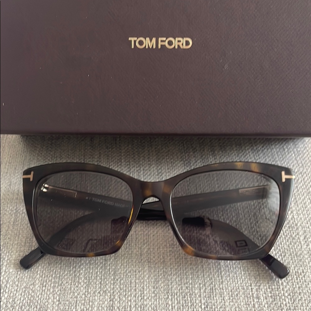 Tom Ford FT5709-B Brown Tortoise *see description for more info